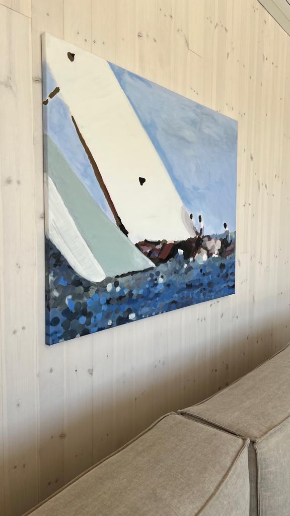 Konstverk med segelbåt över trappräcket