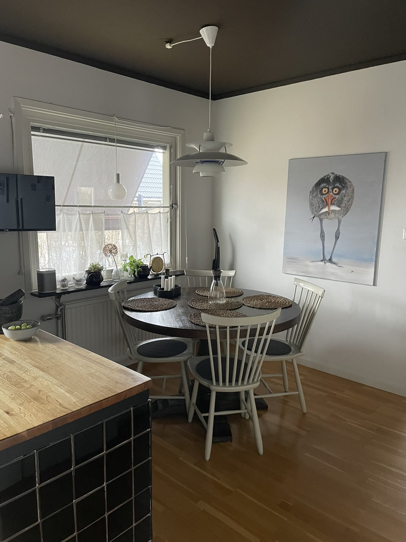 Runt bord under PH-lampa — vy 1